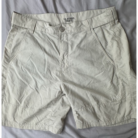 HUK Shorts Men's XL Rogue Quick Drying Performance Fishing Beige Cream - Picture 1 of 7
